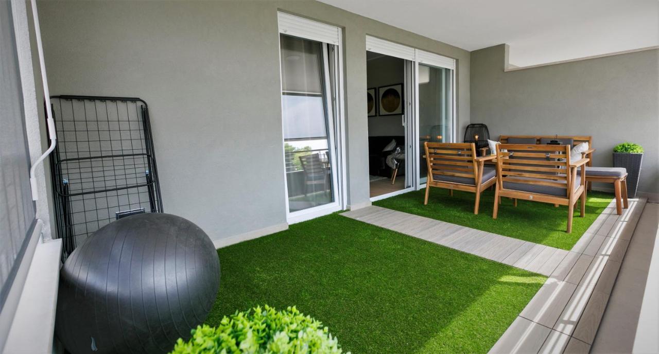 Luxury 4seasons With Garage Split