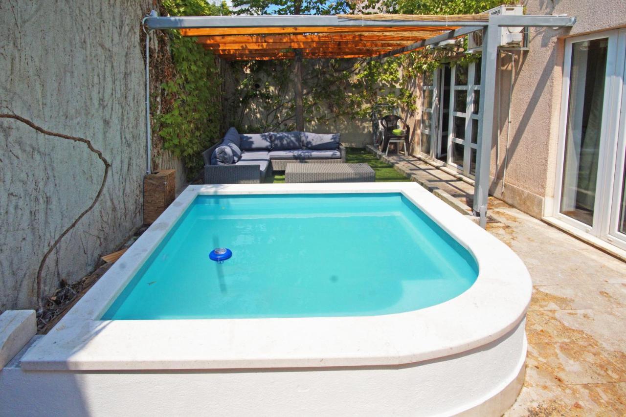 Kvaternikova - Pool, Grill, 4 Bedrooms, 3 Bathrooms Split
