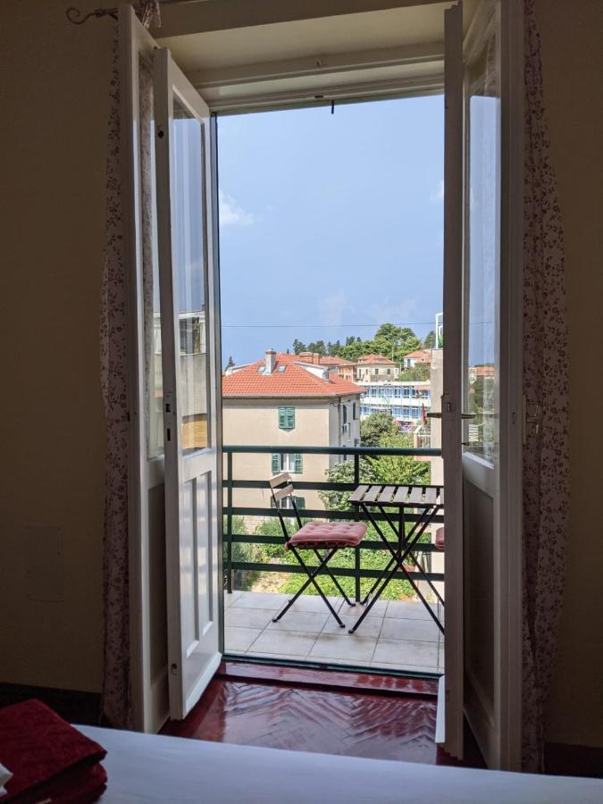 Centre Split Apartment Trina *