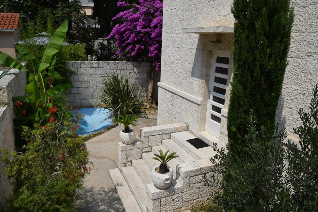 On Location, With Sea View And Exotic Garden