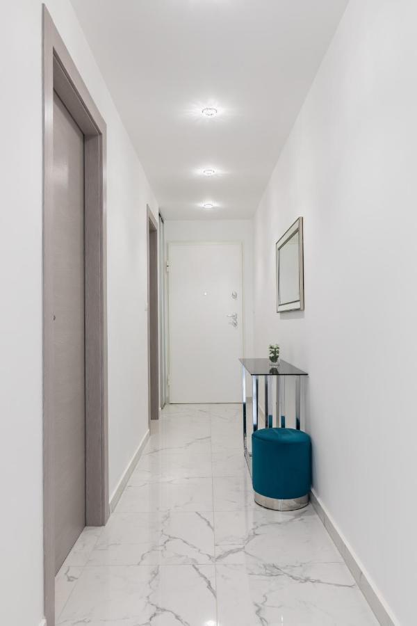 Elysian Zen Luxury - Two Bedroom With Terrace And Sea View Apartment Split