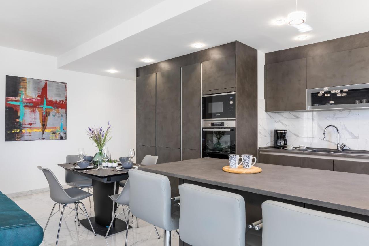 Elysian Zen Luxury - Two Bedroom With Terrace And Sea View Apartment Split