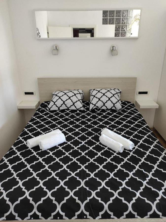 White Pigeon Apartment
