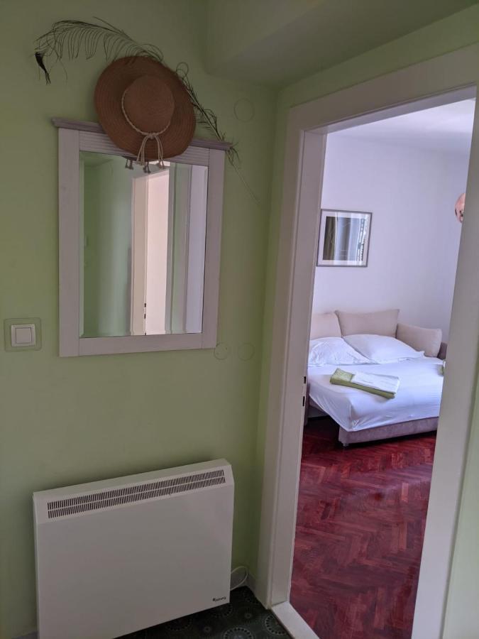 Centre Split Apartment Trina