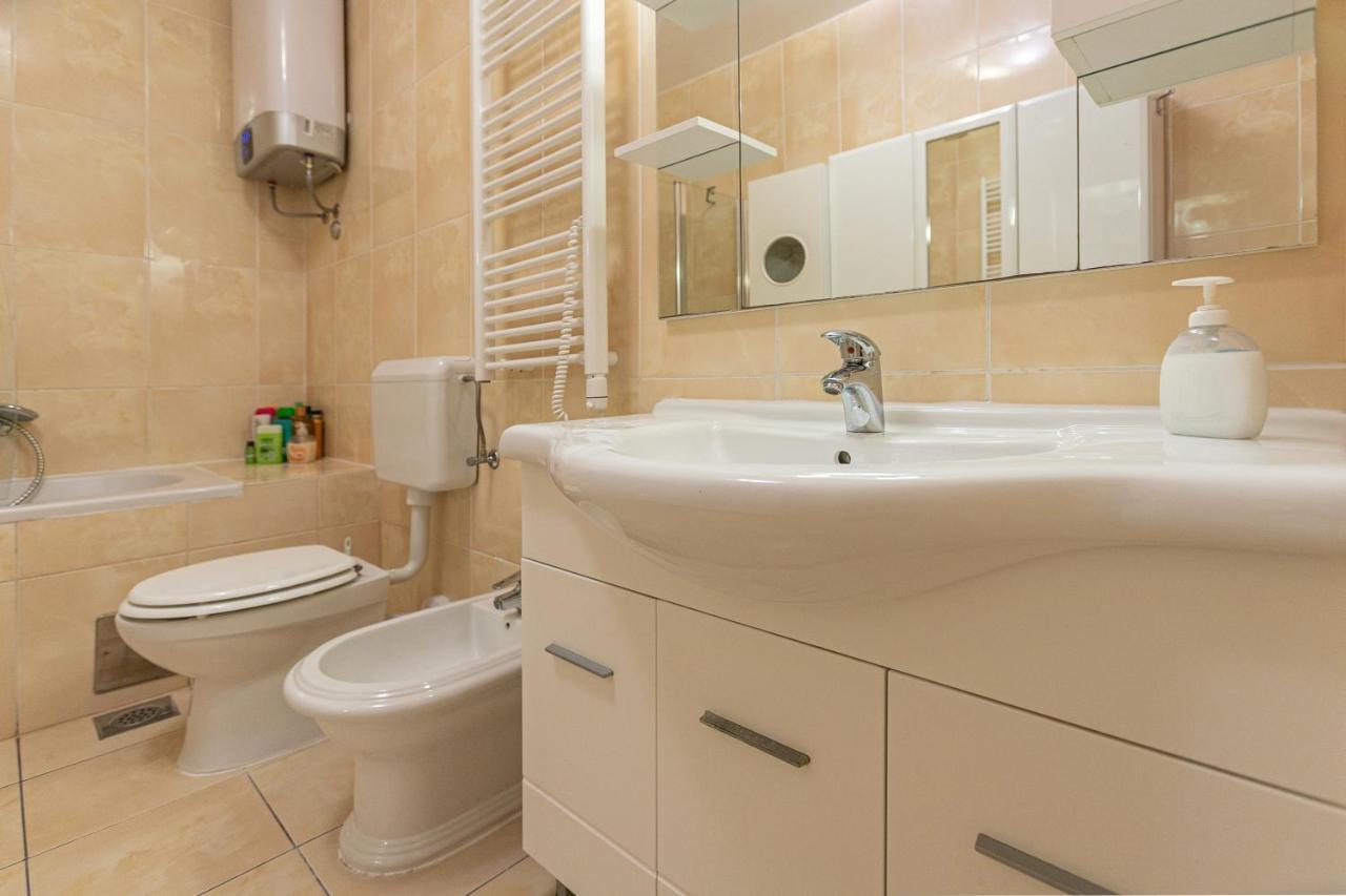 Relax Whit Big Terrace 170m2 Near The Apartman Split