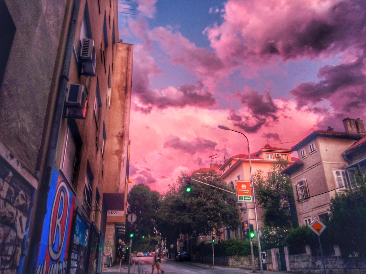Lucky Gostinjska kuća *