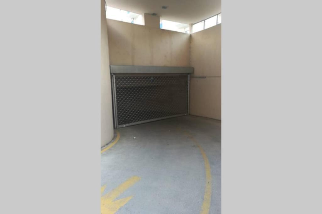 Great Apartment, Free Parking In The Garage, Znjan Apartamento