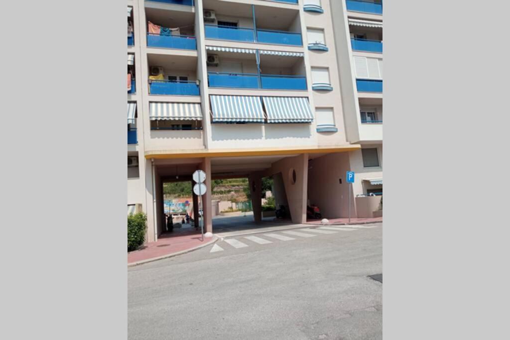 Great Apartment, Free Parking In The Garage, Znjan * Split
