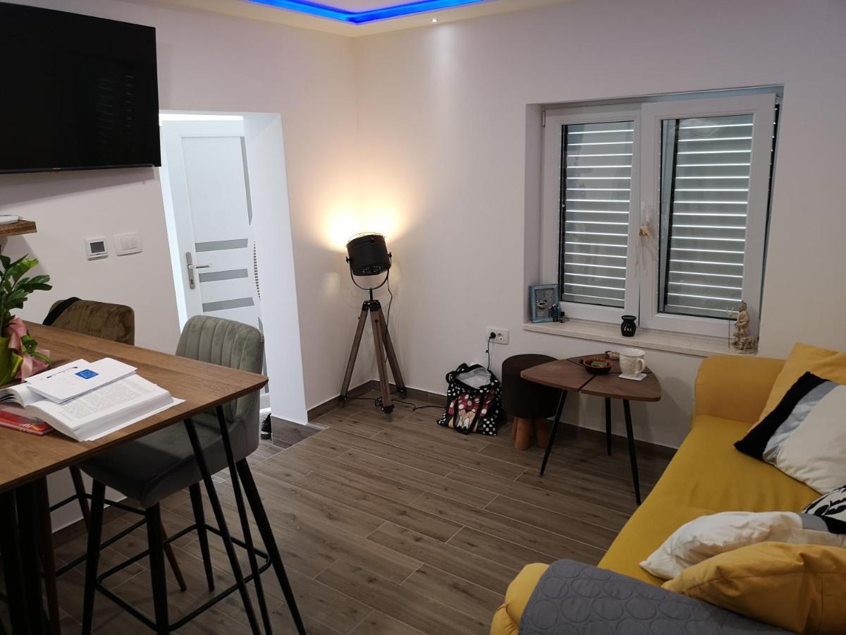 Apartment Ella *