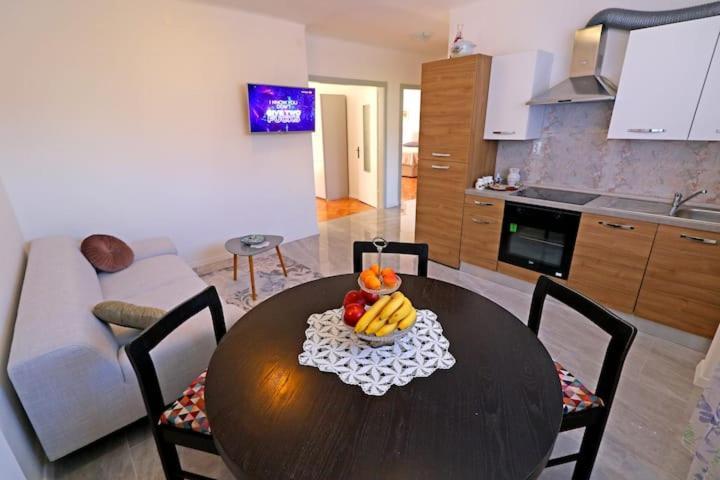 Apartment Elegant Luxury 2-Bedroom Apartment In Split City Center *