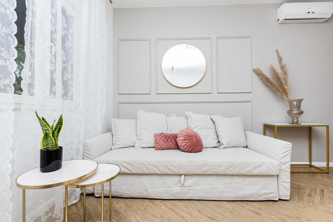 Beautiful In Center Apartment *