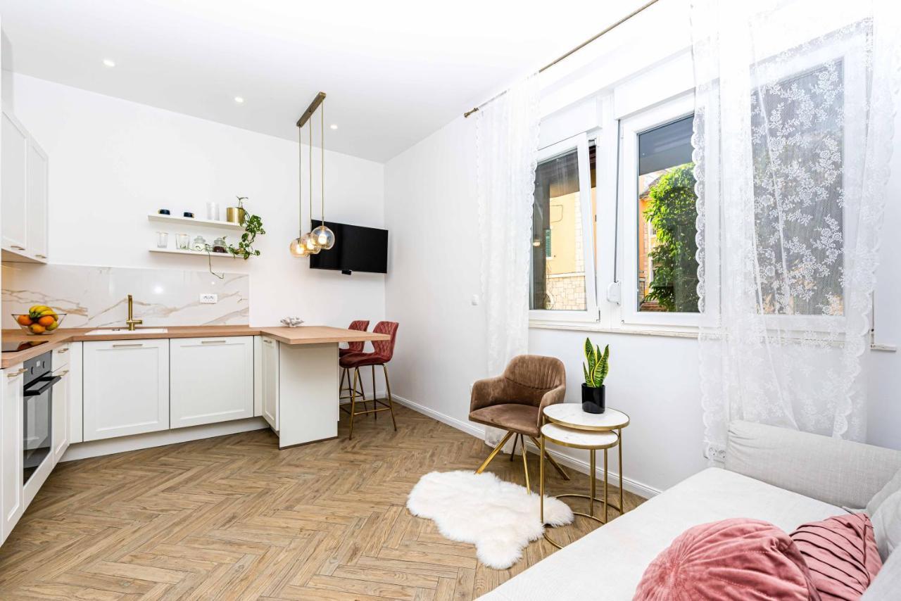 Beautiful In Center Apartment