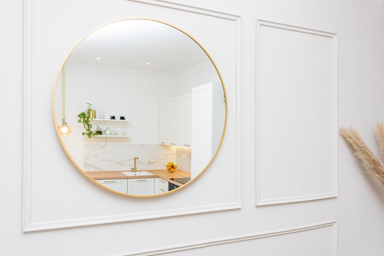 Beautiful In Center Apartment *