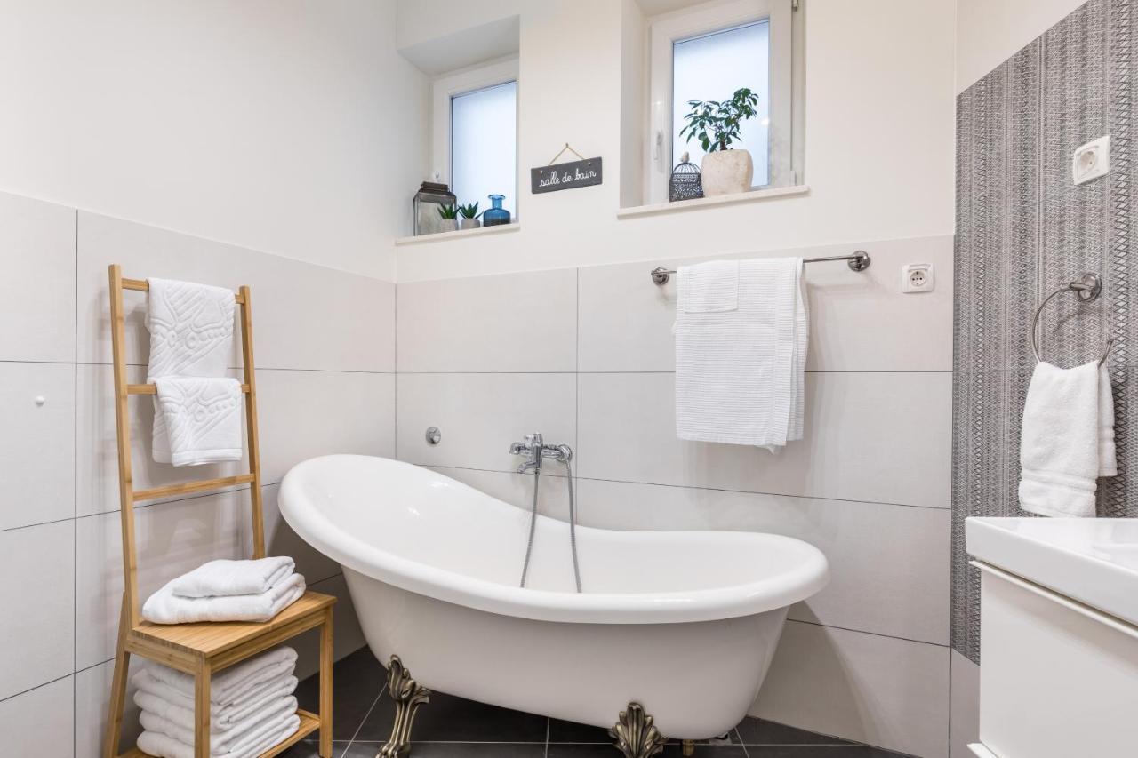 Charming Retreat In The Heart Of