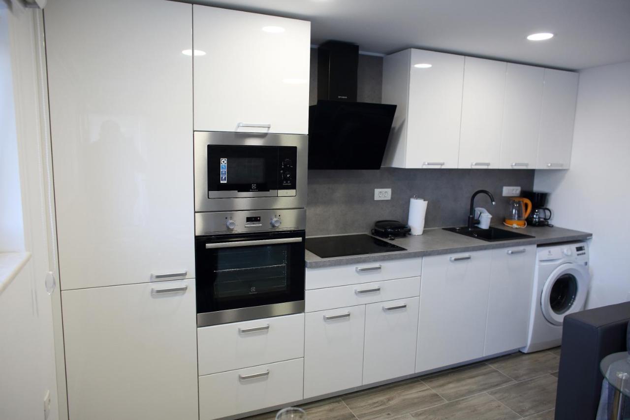 Pearl Apartment Split