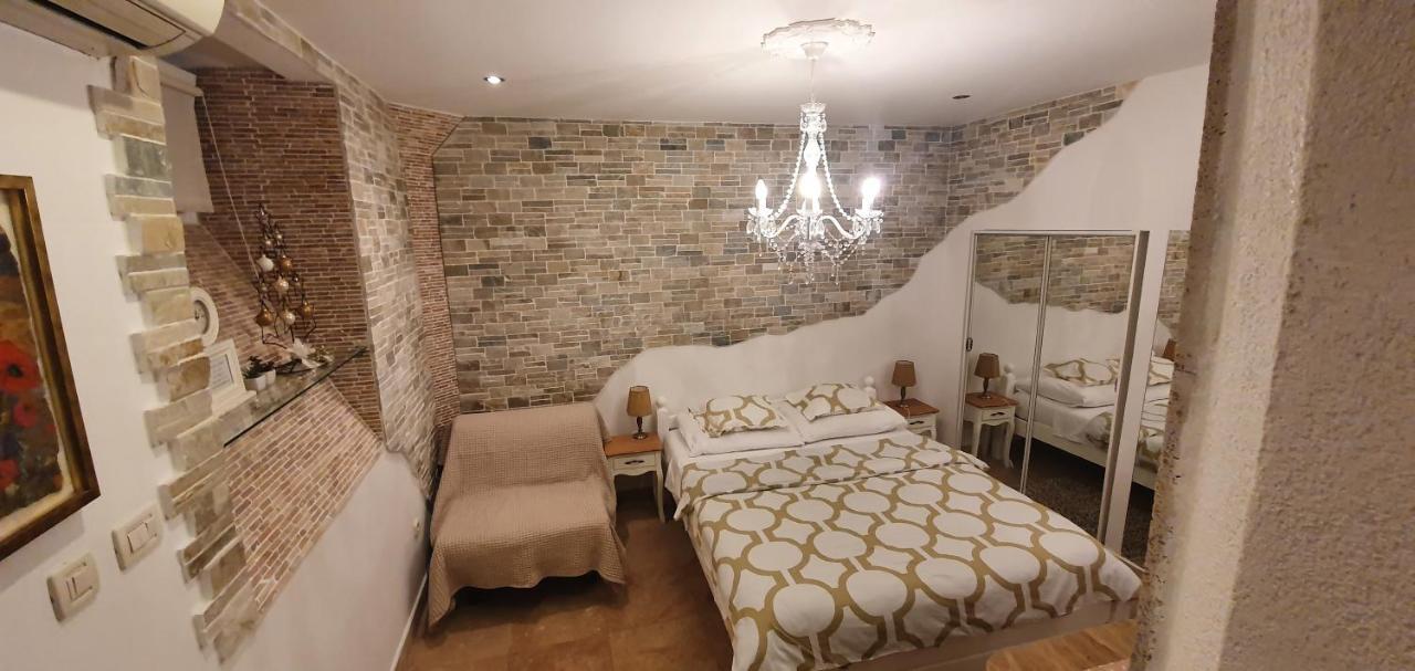 Studio A Priori * Split