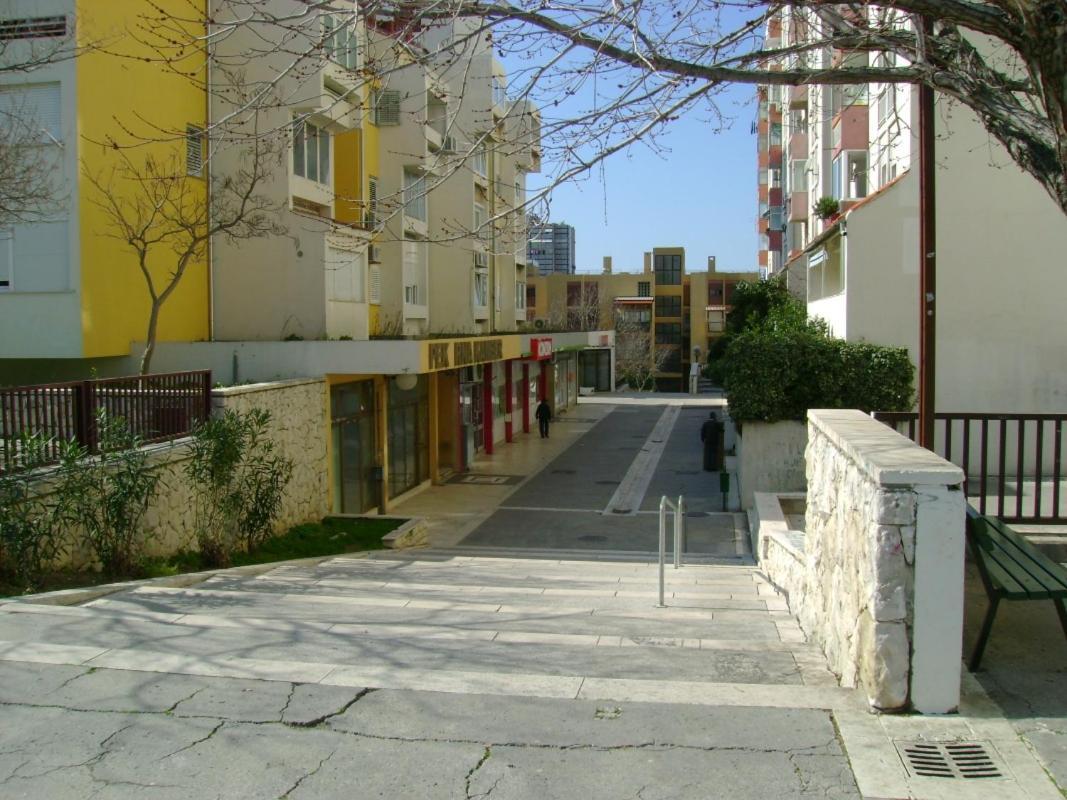 Small Pearl Apartment Split