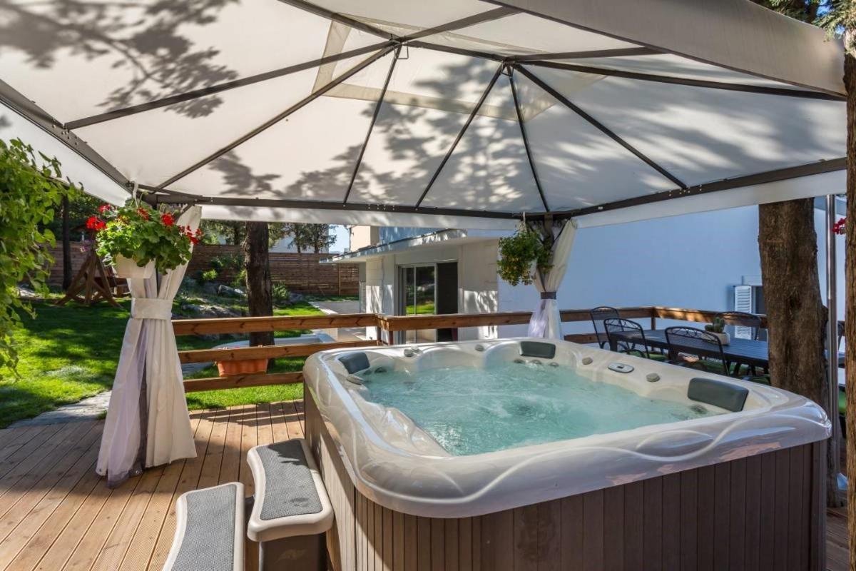 Bila Vila - Where Life Meets Luxury & Nature Split