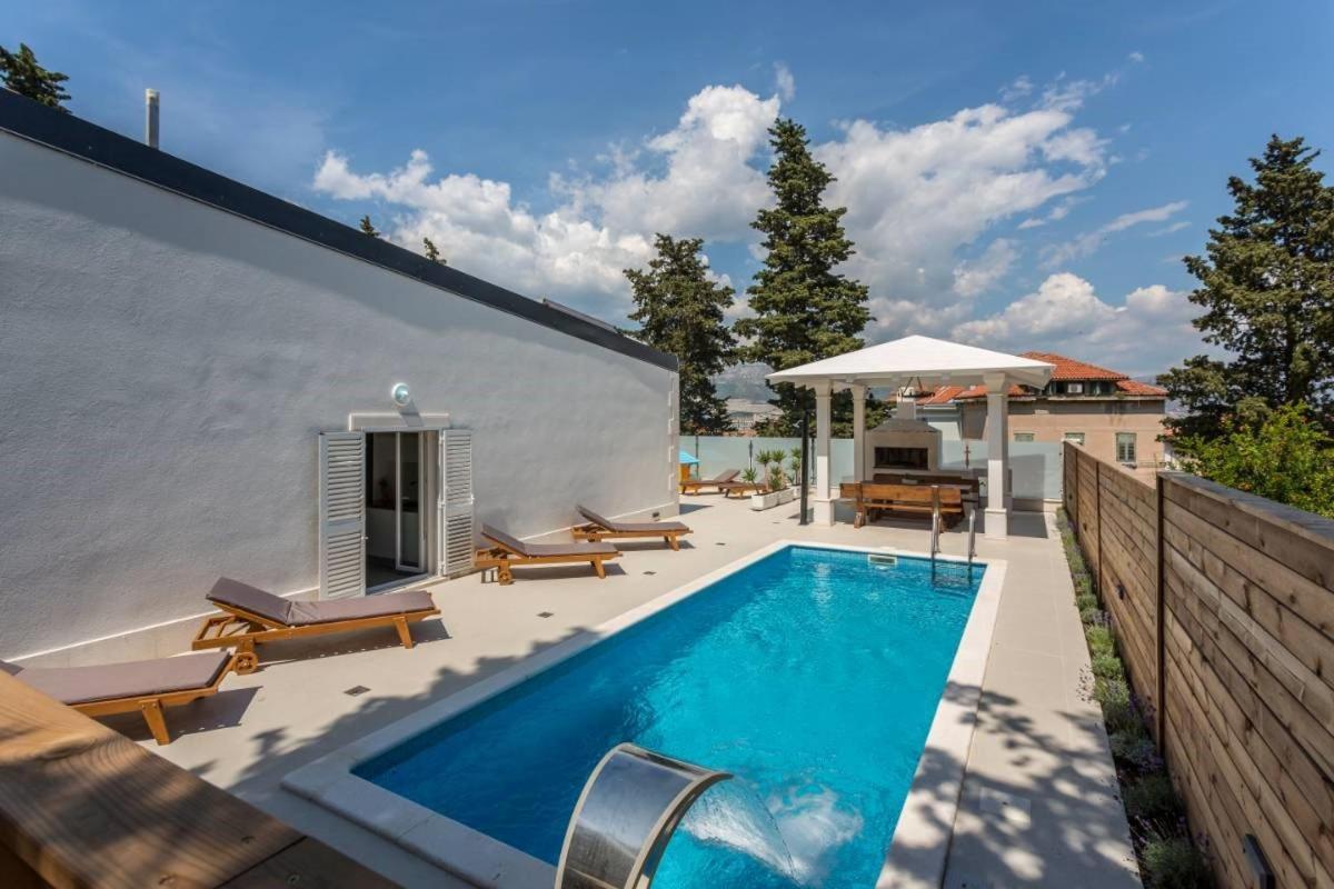 Bila Vila - Where Life Meets Luxury & Nature Split