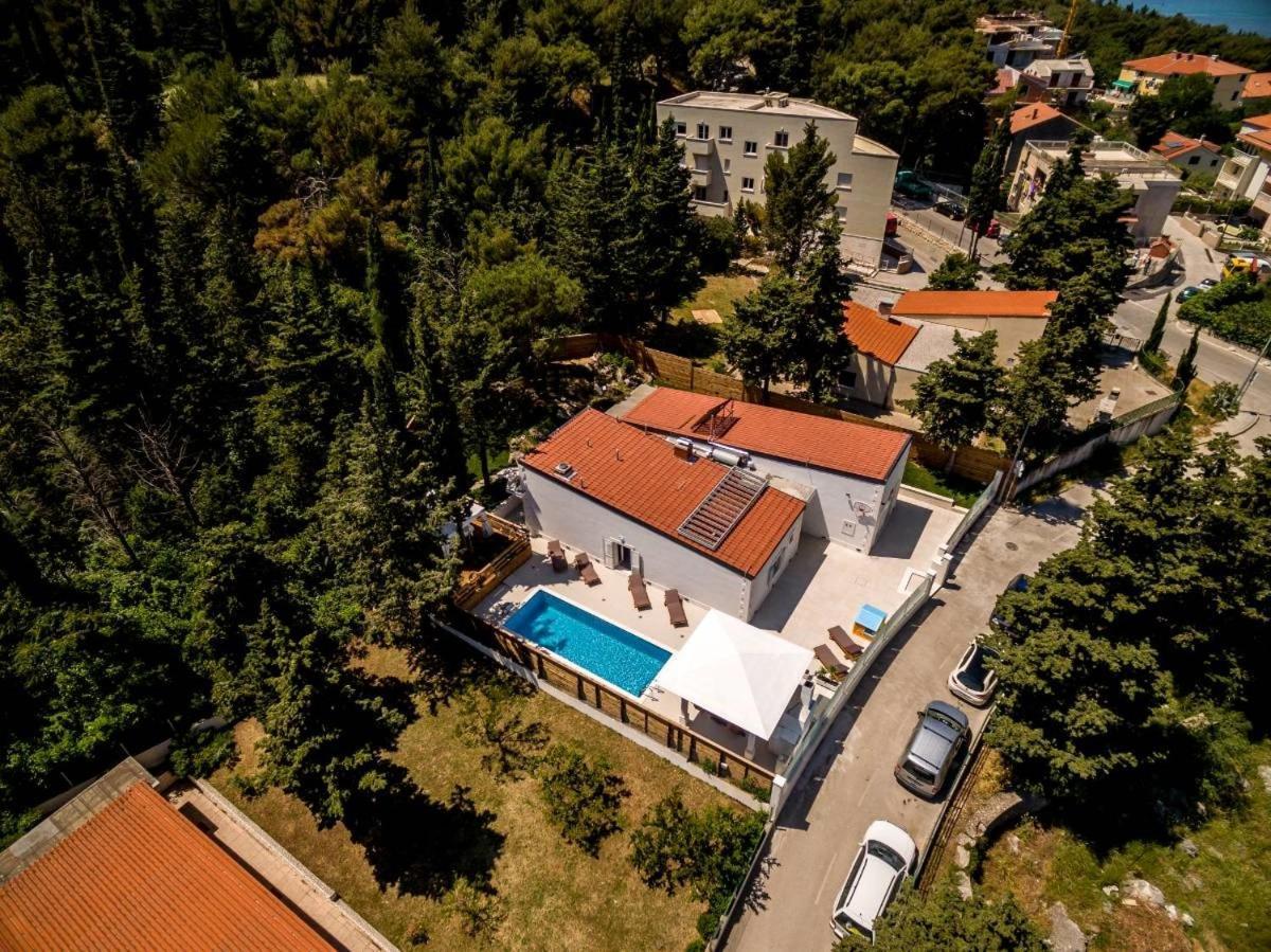 Bila Vila - Where Life Meets Luxury & Nature Split