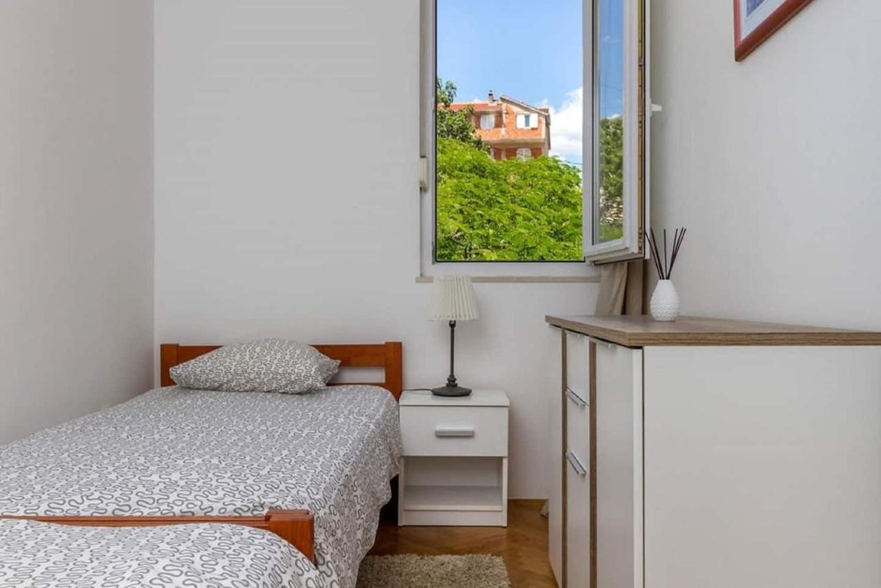 Jurmar - With Terrace Apartment