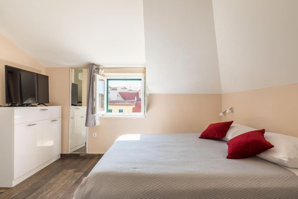 Elegant & Gostinjska kuća 4*