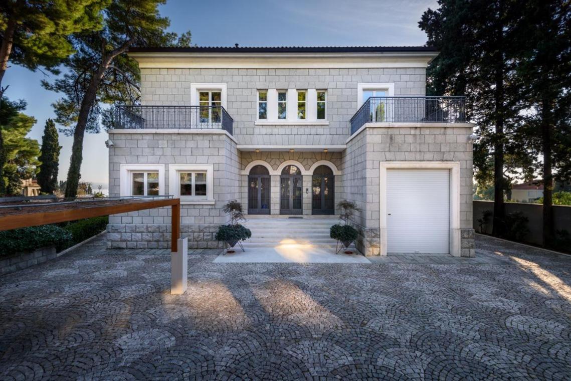Villa Castello Split: Luxury Seafront With Private Pool And