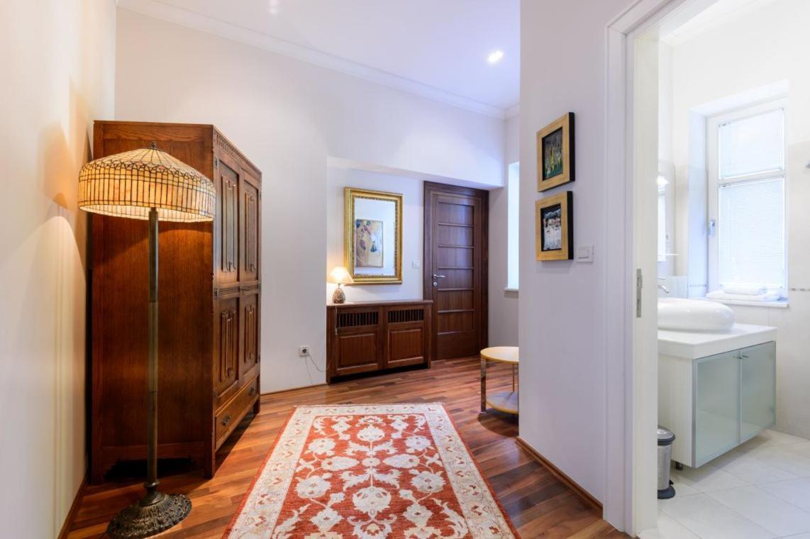 Villa Castello Split: Luxury Seafront With Private Pool And *