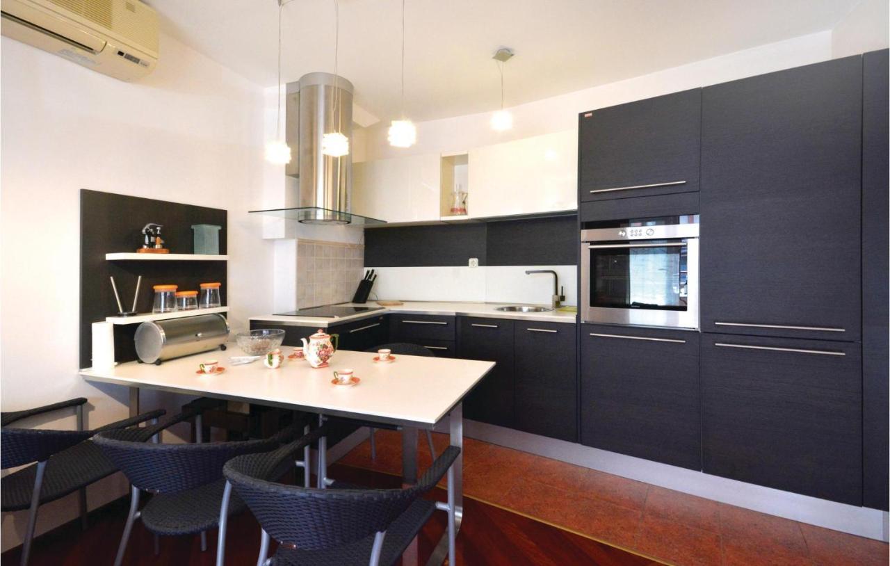 Nice Apartment In Split With Wifi *