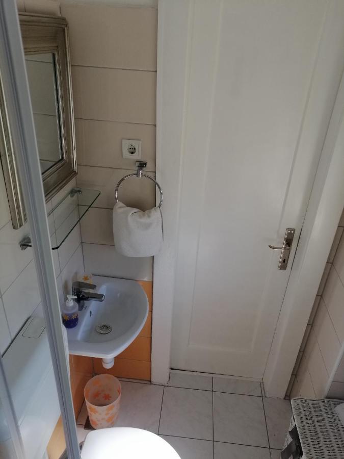 4 Apartment Split