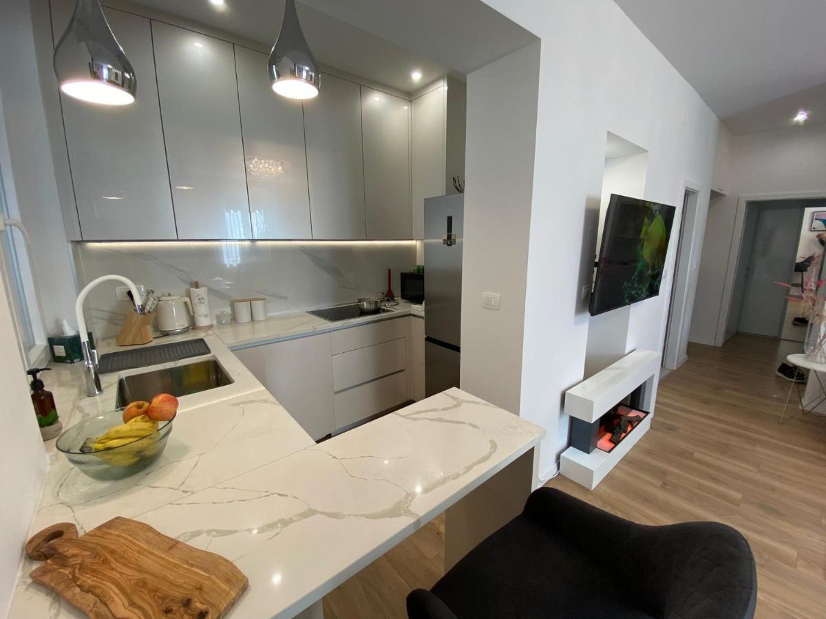 Apartment In The Center Split
