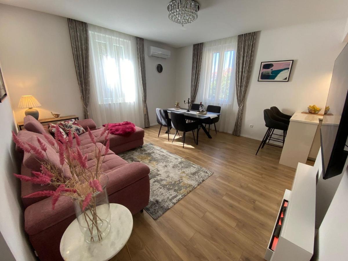 In The Center Apartment Split