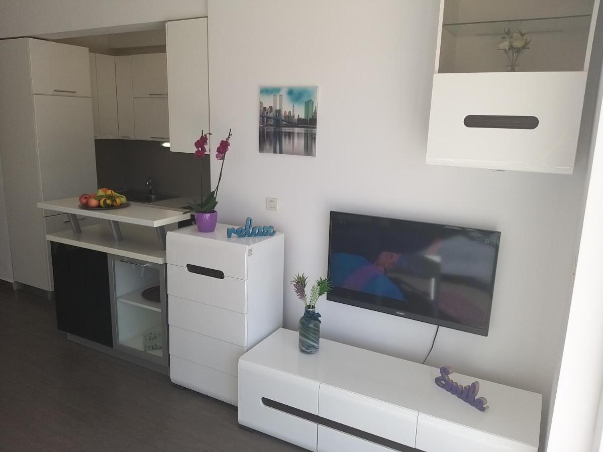 3 Bedroom With Terrace And Free Parking *