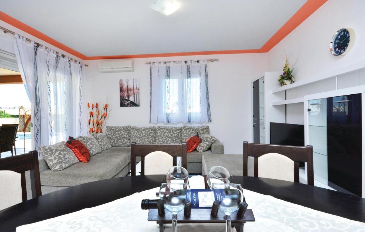 Apartment 3 Bedroom Nice Home In Solin