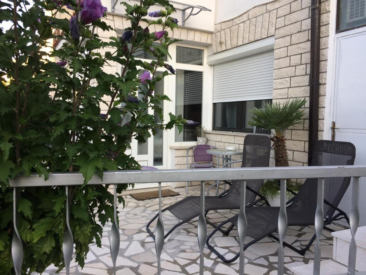 Oleander Apartment *
