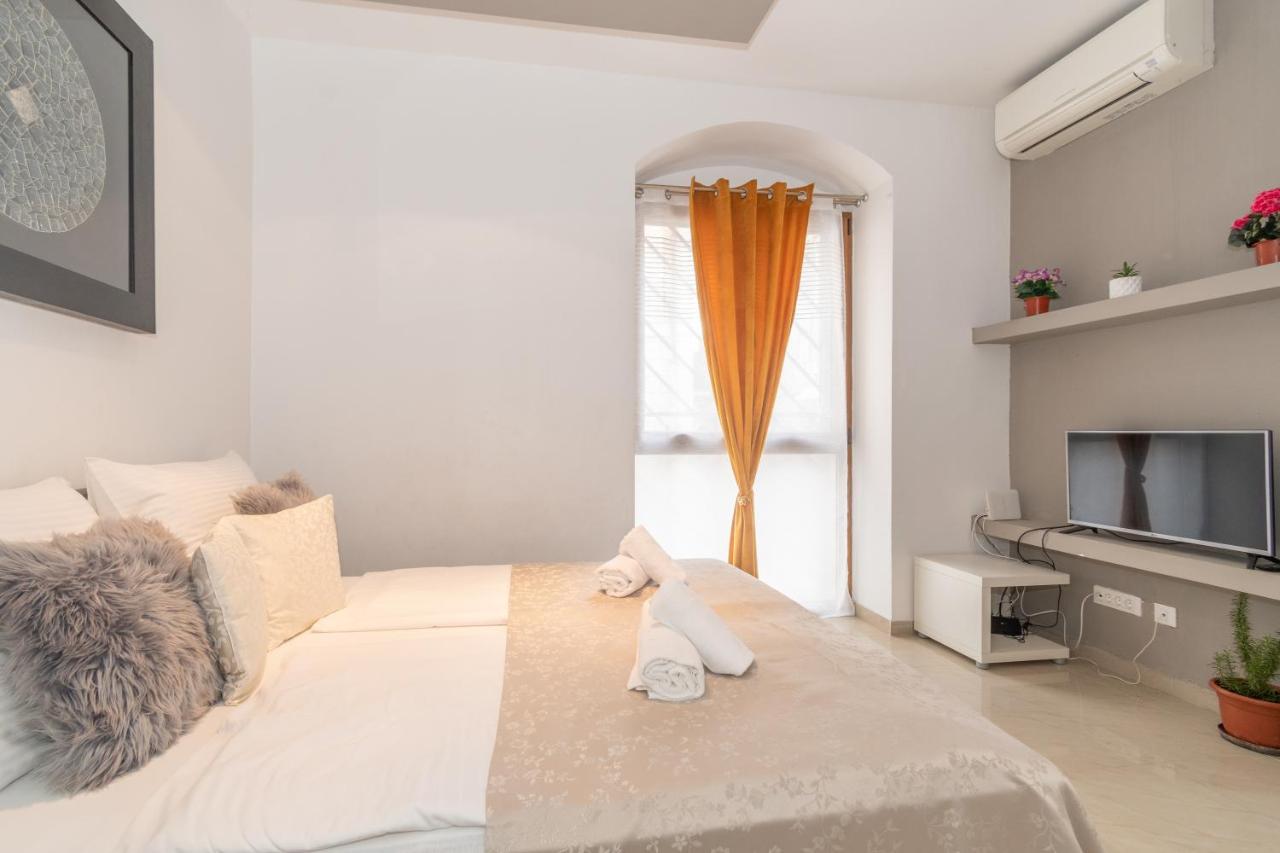 Rony Studio Apartment *