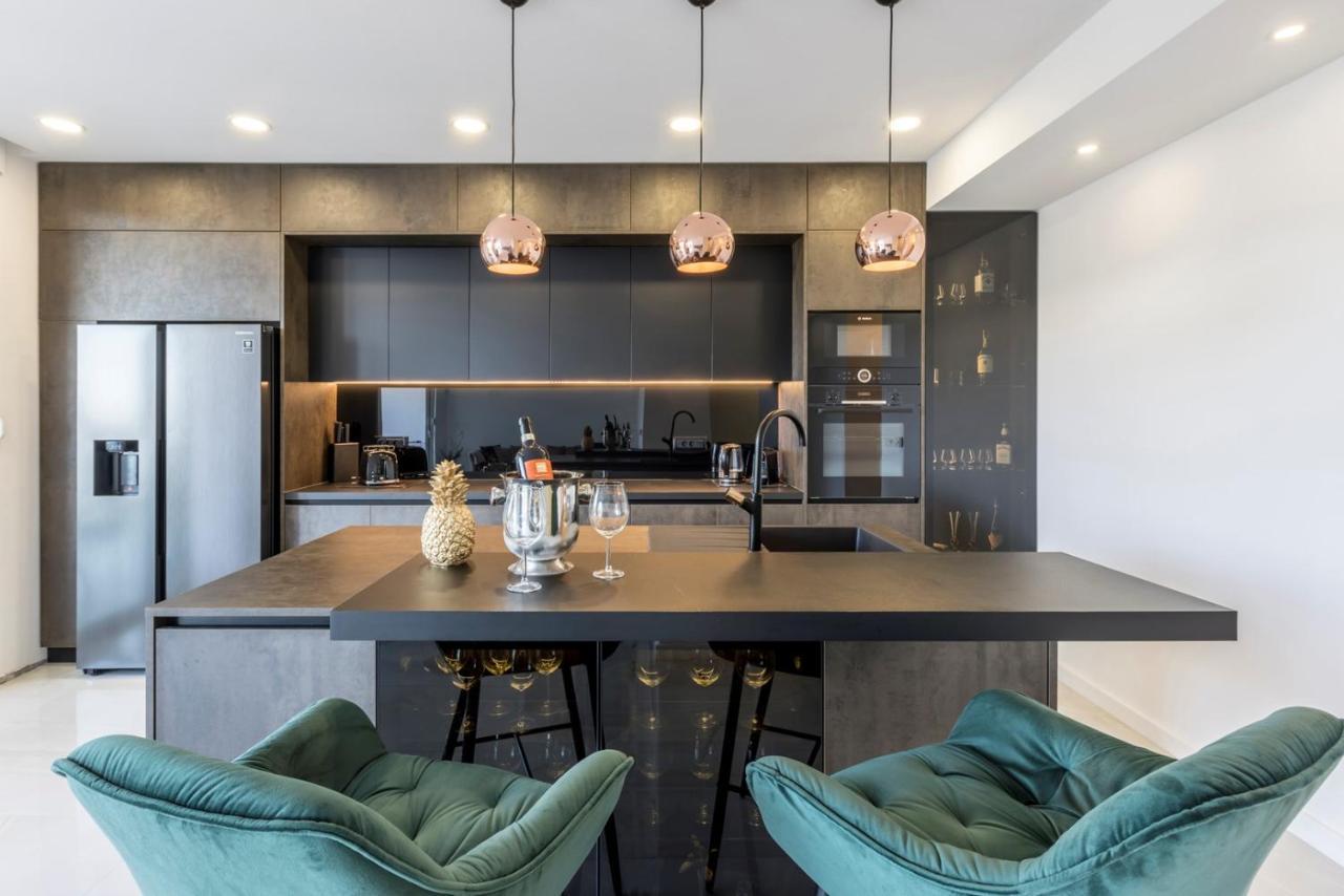 Carmen - Luxury 2-bedroom - Downtown Apartman *