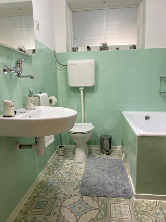 Avita Apartment Split