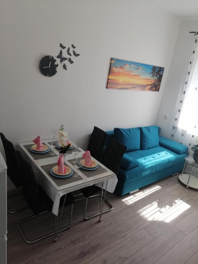 4 Apartment *