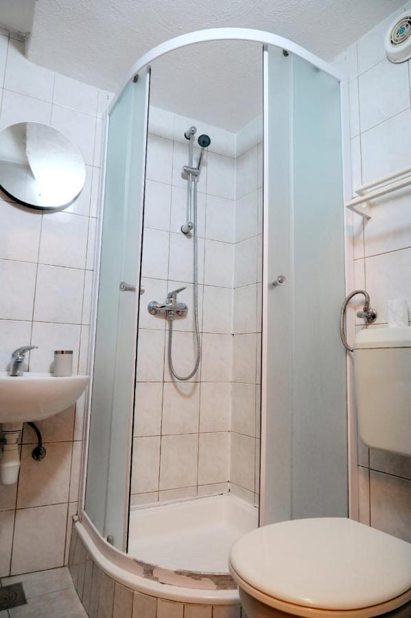 Apartment Centre *