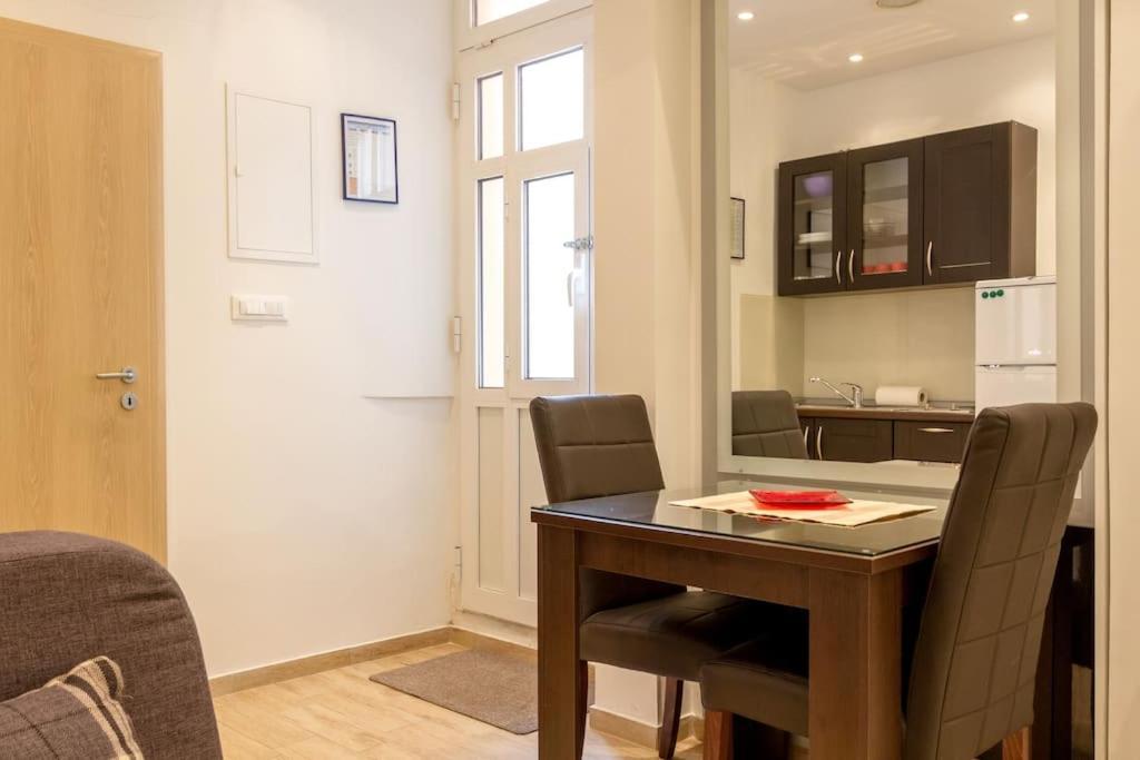 Apartment Stipe *
