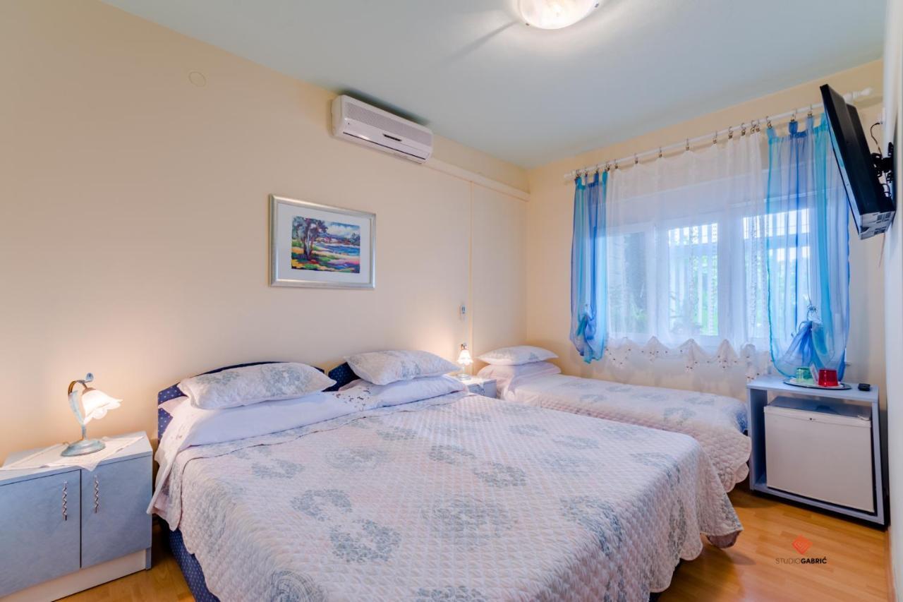 Guesthouse Rooms Split krevet i doručak
