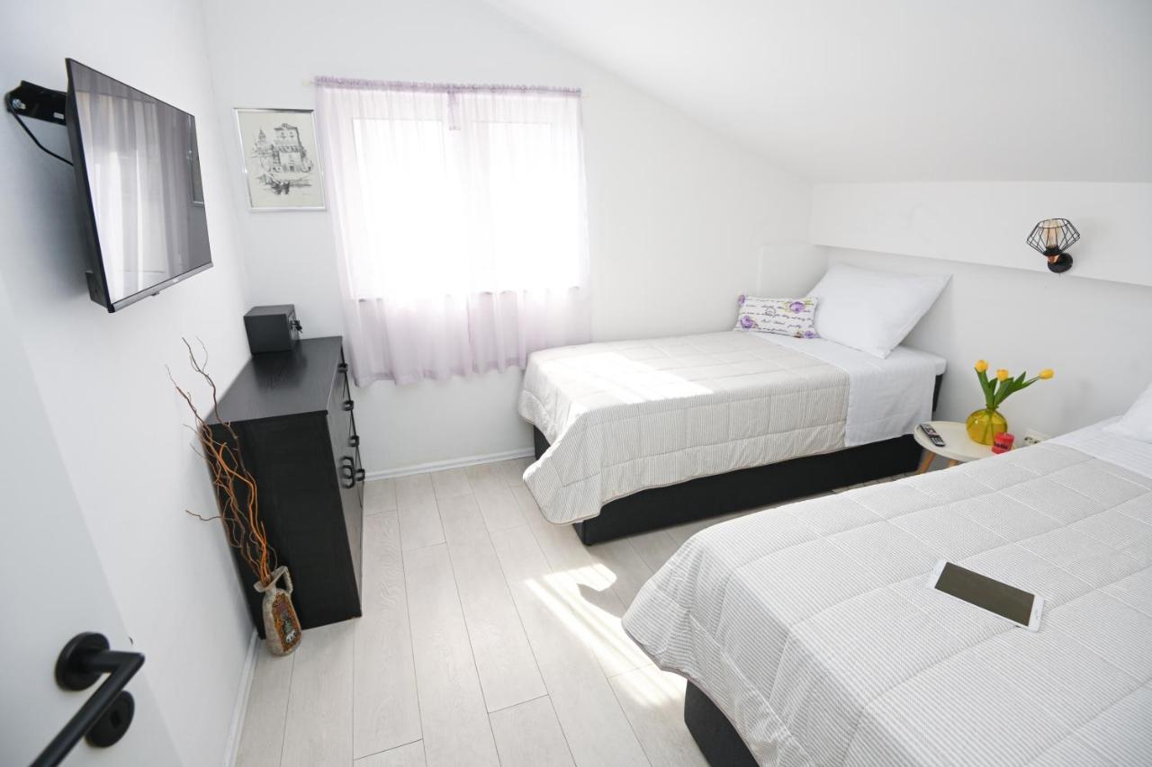 Old Town Apartment *