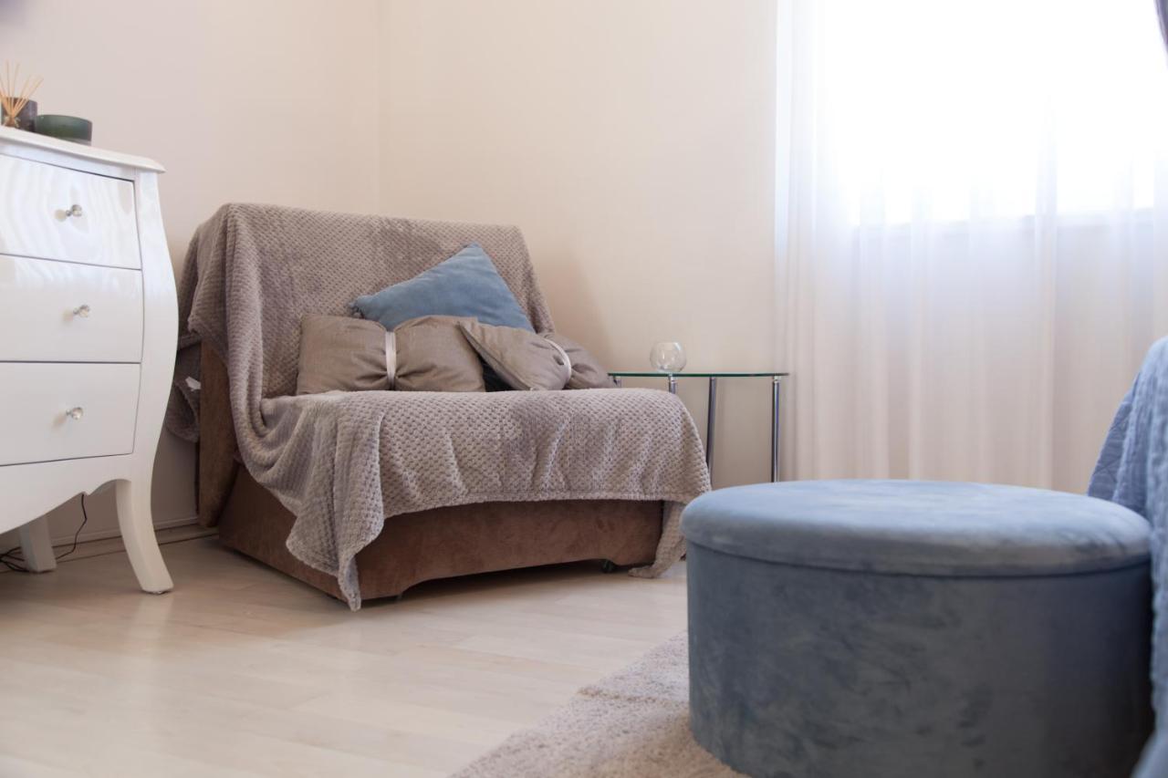 Apartment Dreams *