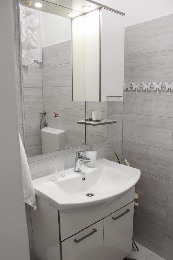Zana Guest house *