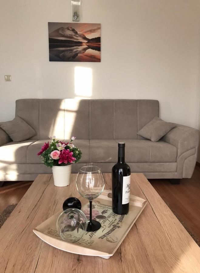 Apartman One *