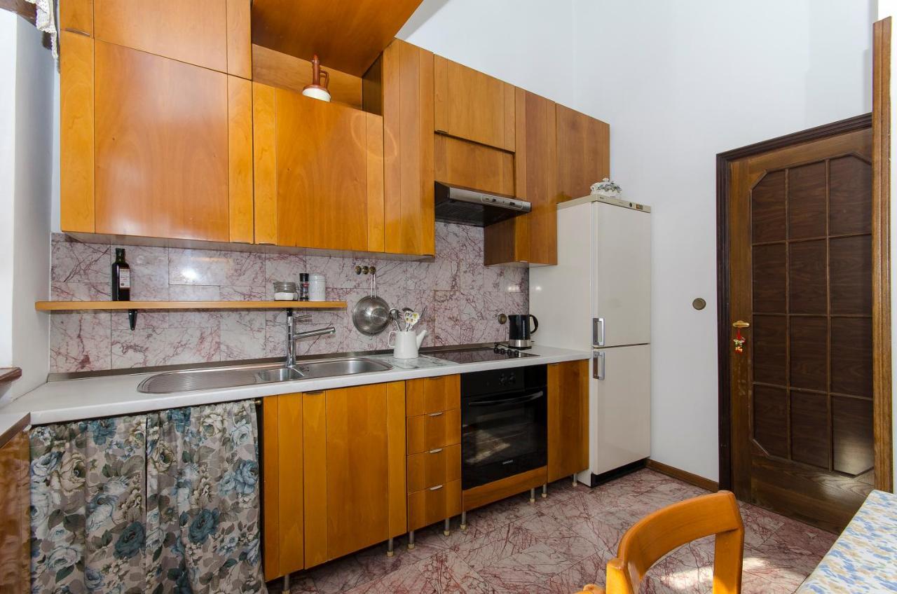 Vialli Apartment