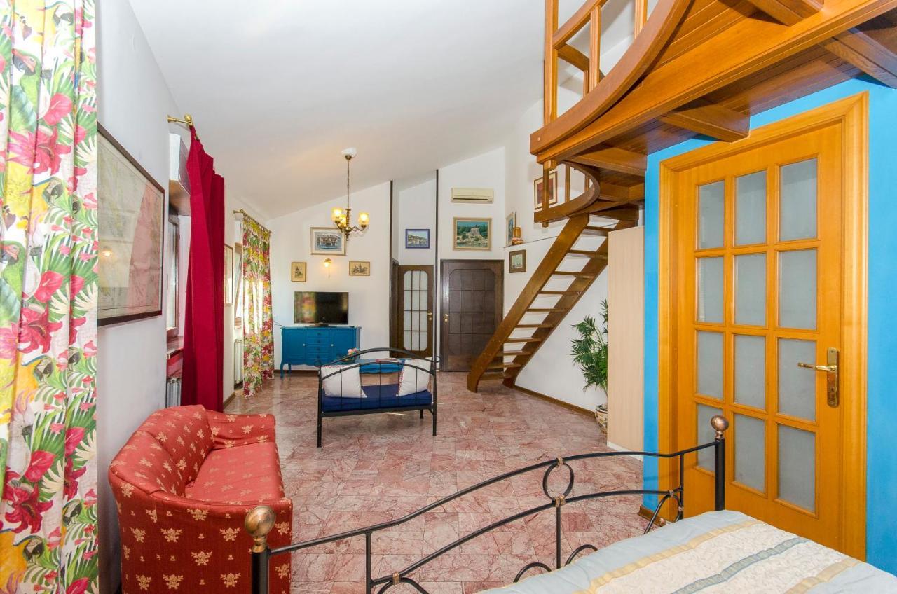 Vialli Apartment *