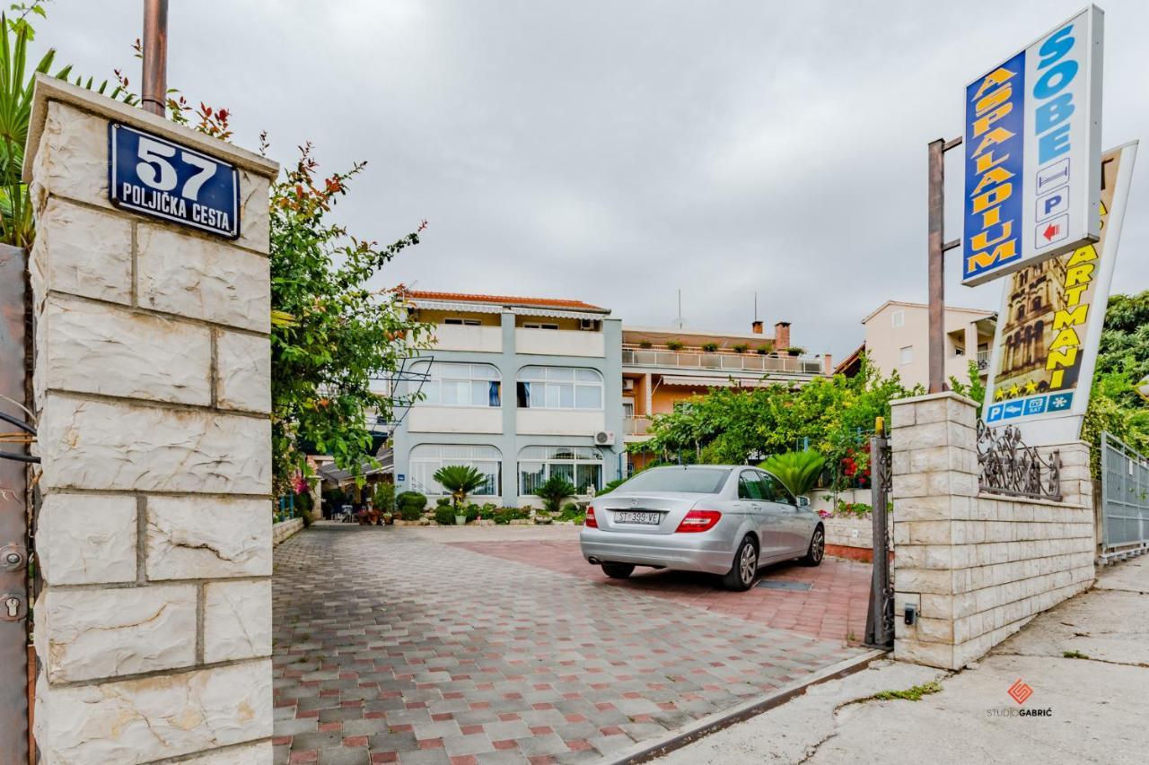 Guesthouse Rooms Split krevet i doručak