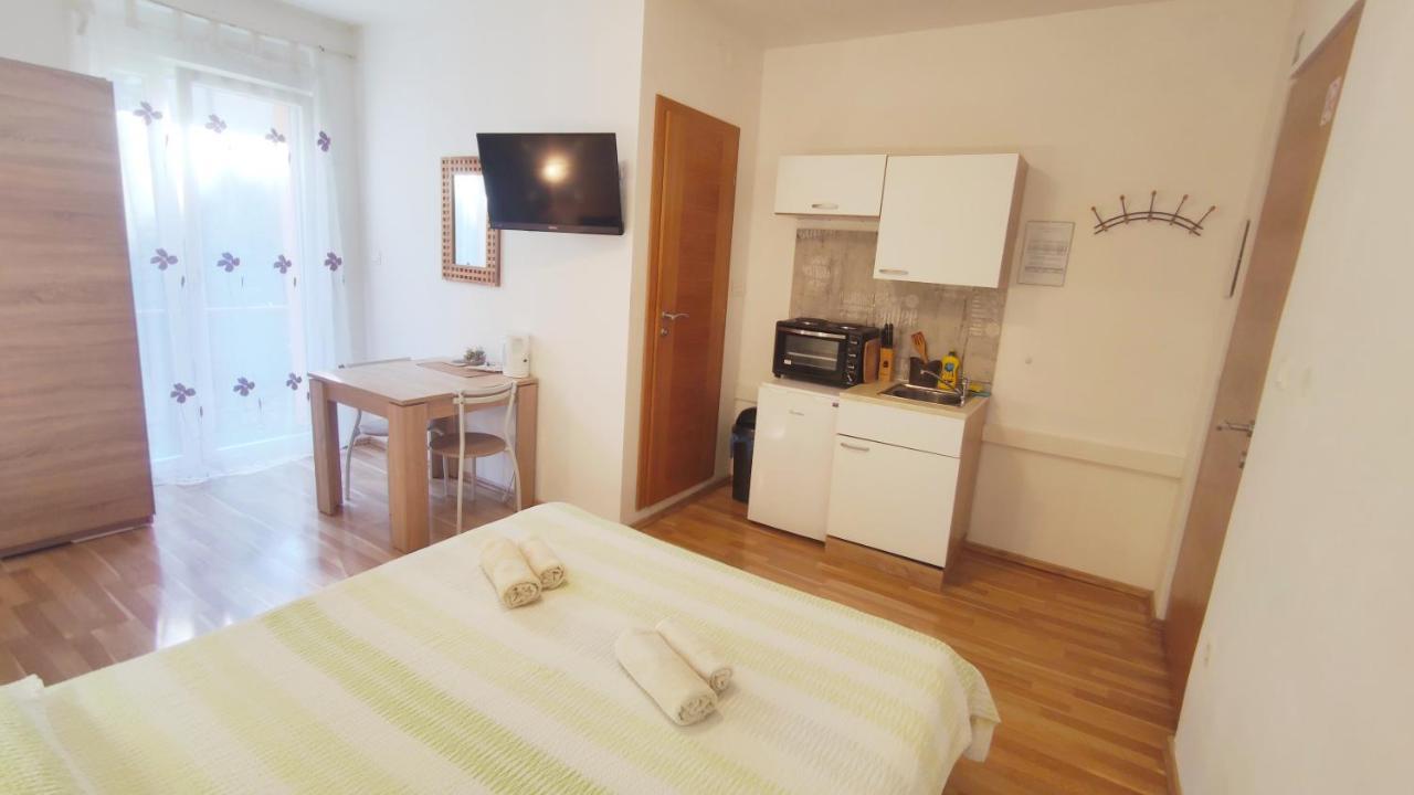Vjeko Apartment *